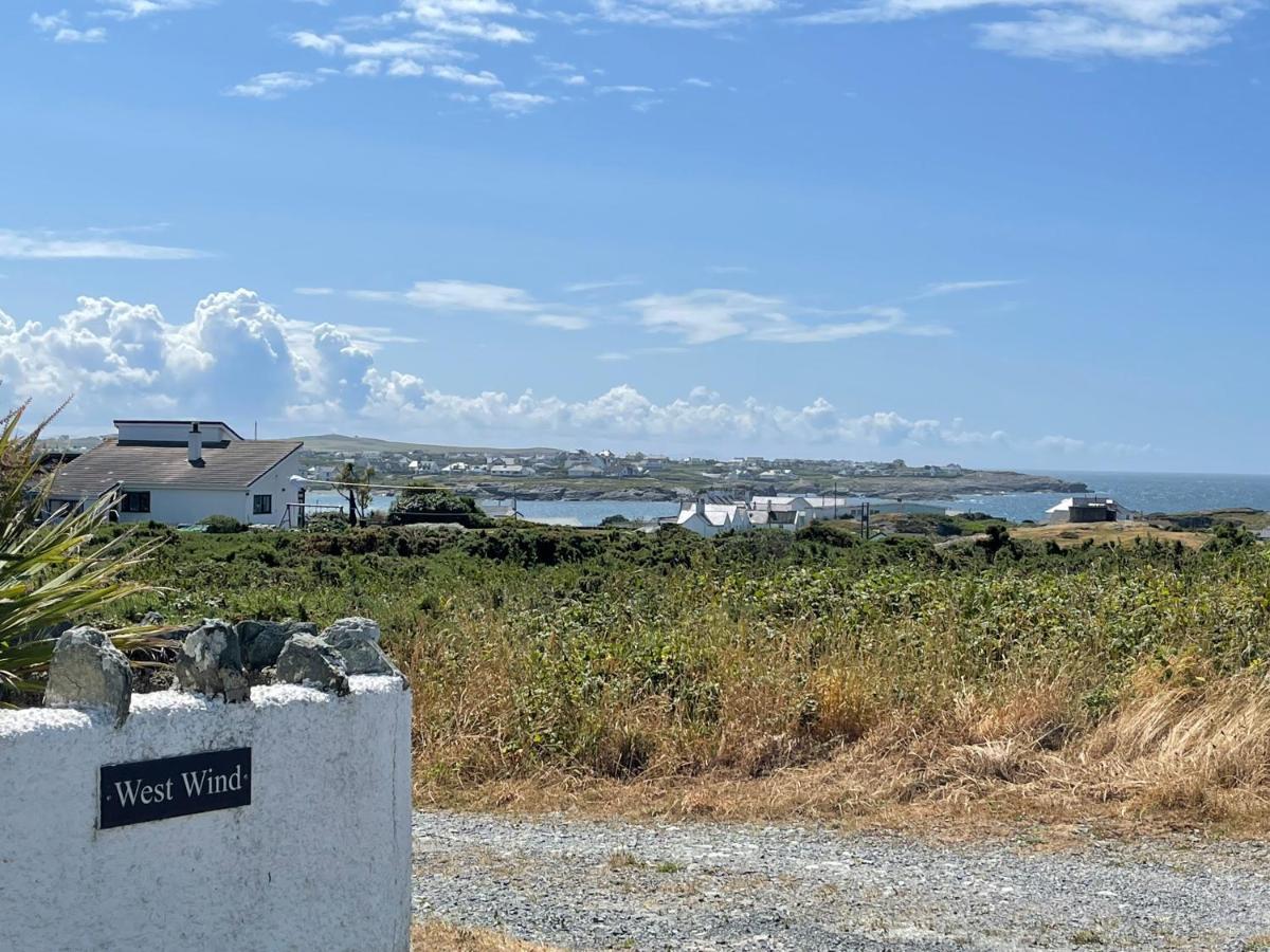 Spacious Bungalow With Sea Views 'West Wind' Βίλα Trearddur Εξωτερικό φωτογραφία